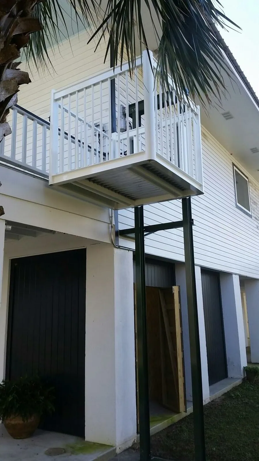 AirRail open-view elevator serving a residential stairwell